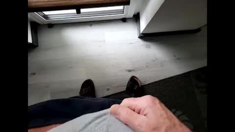Snapshot of holger_man chatting on March 1, 7:53 am holger_man online show from March 1, 7:53 am