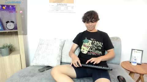 Snapshot of honeymoon_sariel chatting on September 17, 7:48 pm honeymoon_sariel online show from September 17, 7:48 pm