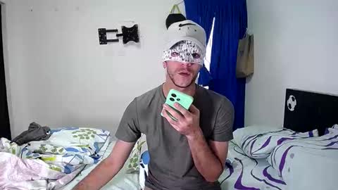 BoyHornyDirty online show from November 19, 9:58 pm