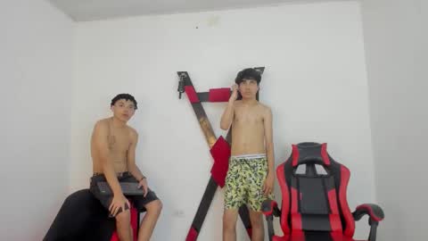 Snapshot of horny_latino_boys chatting on October 16, 7:11 pm Enyer and Sebastian online show from October 16, 7:11 pm