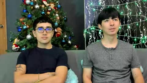 Alex and Camilo online show from December 17, 3:08 pm