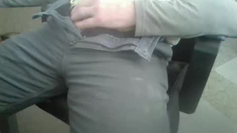 hornyhubby1001 online show from December 19, 7:11 pm