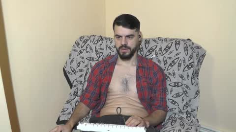Snapshot of hornymaster93 chatting on December 15, 10:18 am hornymaster online show from December 15, 10:18 am