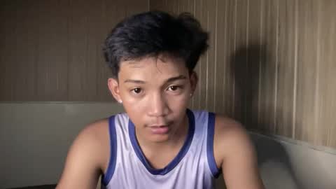 hotasian_jerome online show from May 27, 9:06 am
