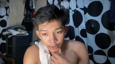 hotasian_jerome online show from May 22, 4:45 pm