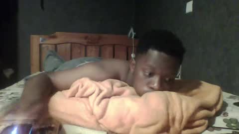 Snapshot of hotguyy001 chatting on February 25, 3:42 am hotguyy001 online show from February 25, 3:42 am