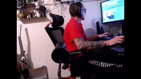 hotkinkytat online show from December 3, 2:01 am