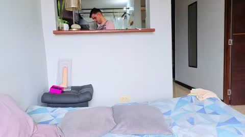 Andres online show from July 12, 7:05 pm