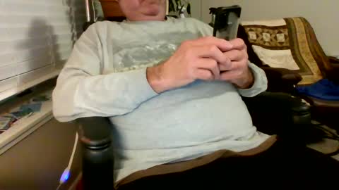 Snapshot of hottop_1981 chatting on February 11, 2:14 am Hottop 1981 online show from February 11, 2:14 am