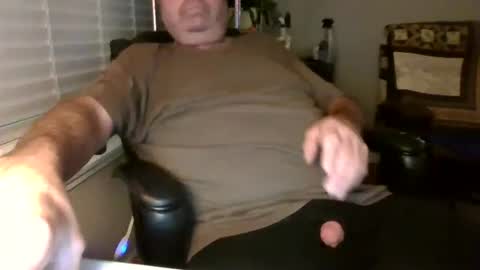Snapshot of hottop_1981 chatting on January 15, 1:12 am Hottop 1981 online show from January 15, 1:12 am