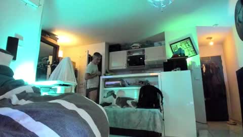 Hugo online show from December 14, 9:02 pm