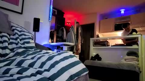 Hugo online show from February 7, 8:42 pm