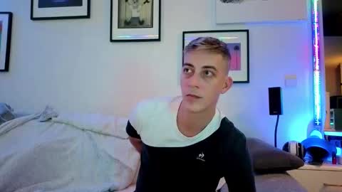 Hugo online show from November 9, 9:30 pm