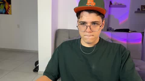 Snapshot of hun_damer chatting on September 24, 1:49 am hun_damer online show from September 24, 1:49 am