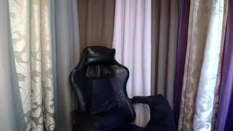 hunkyzeus online show from July 7, 1:59 pm