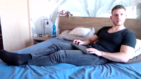 Hunter Bridges online show from February 1, 8:08 am