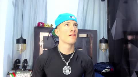 hunterheat_ online show from April 11, 2:31 pm