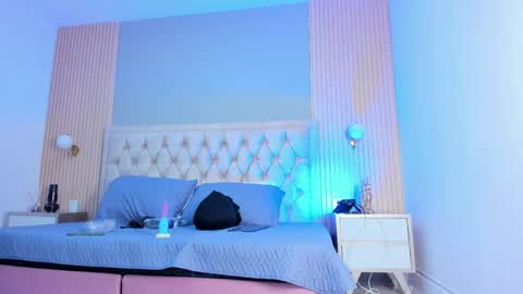 hxxyro online show from April 13, 1:01 pm