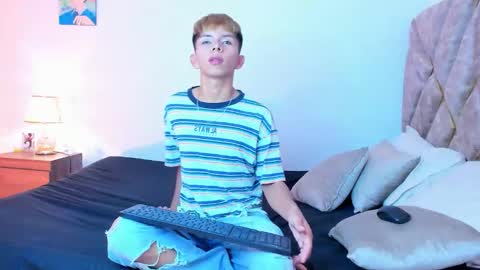 Son Hyunjin online show from December 19, 7:11 pm