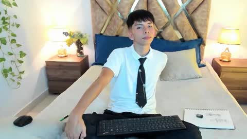 Son Hyunjin online show from October 10, 7:07 pm