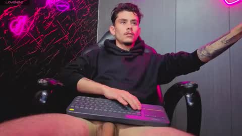 kelvis online show from November 12, 9:26 am