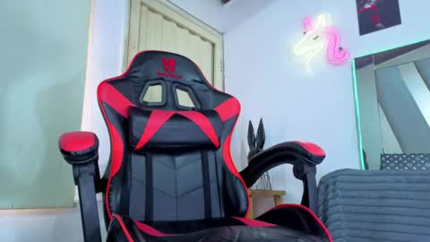 kelvis online show from April 11, 12:41 pm