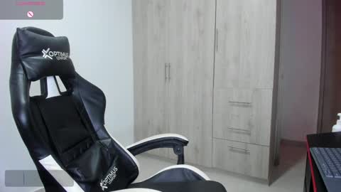 Snapshot of iamdylan777 chatting on January 30, 7:04 pm Dylan independent model online show from January 30, 7:04 pm