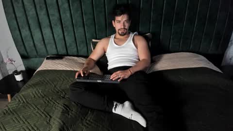 Ian Davis online show from September 25, 12:37 pm