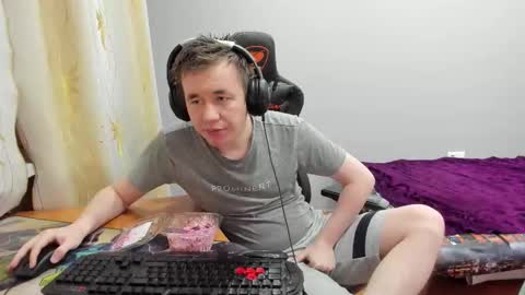 iliaskris online show from December 17, 4:09 am