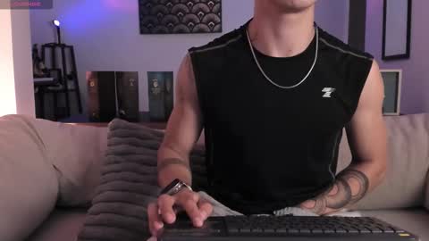 IM  THOMAS online show from October 8, 4:50 am