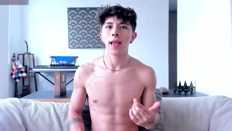 IM  THOMAS online show from October 30, 7:48 pm