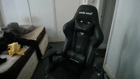 imstillfish online show from April 18, 11:33 am