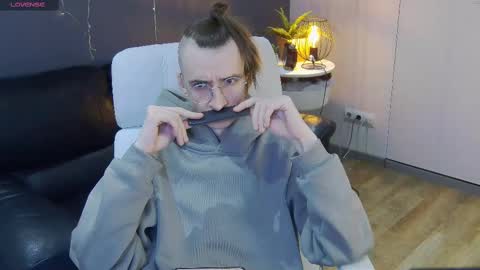 Snapshot of incandenza_ chatting on February 23, 7:47 pm incandenza_ online show from February 23, 7:47 pm