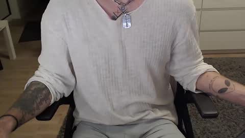 Snapshot of inkedtease chatting on October 31, 2:57 am Kyle online show from October 31, 2:57 am