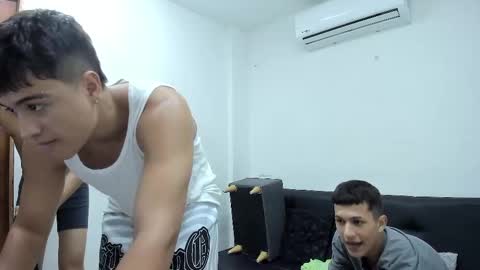 Damian Sam Jack Daniel and James online show from February 20, 11:21 pm