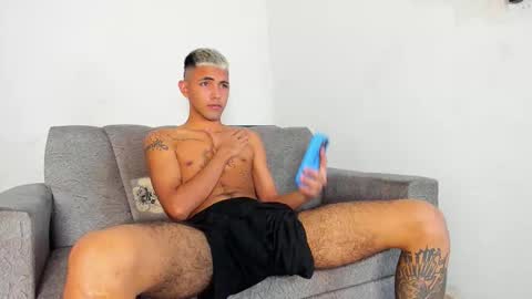 El Way online show from February 6, 8:00 am