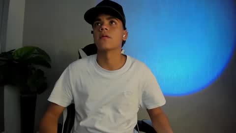 Isaac  online show from December 2, 8:12 pm