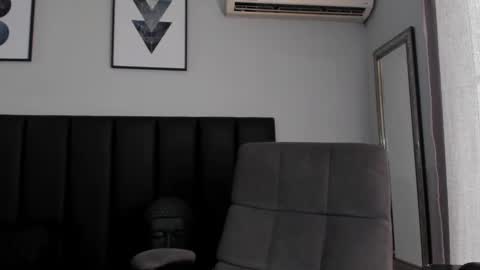 isaac_cryston online show from March 6, 7:54 pm