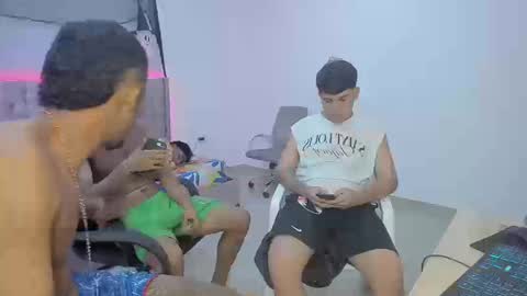 isaac_master77 online show from November 21, 5:06 am