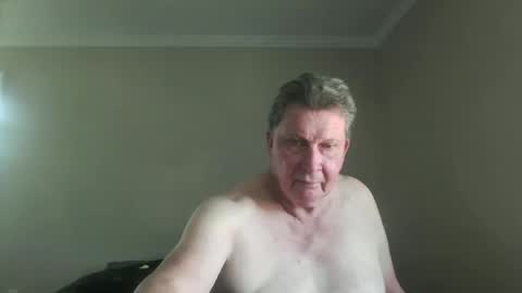 island625103 online show from September 12, 8:31 pm