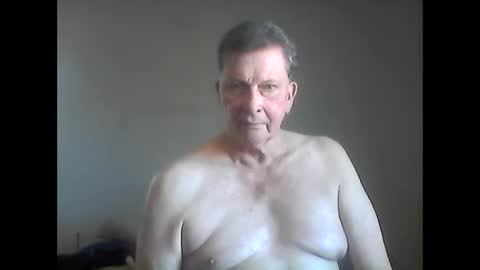 island625103 online show from February 4, 9:10 pm