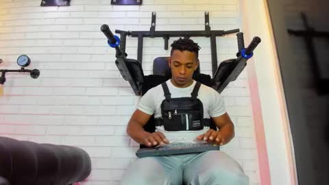 Italo Moore online show from December 1, 11:13 am