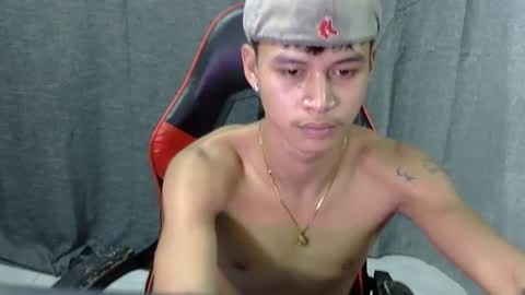 itzme_john online show from April 1, 1:52 pm