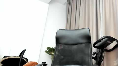 iustinmucle95 online show from February 22, 8:26 pm