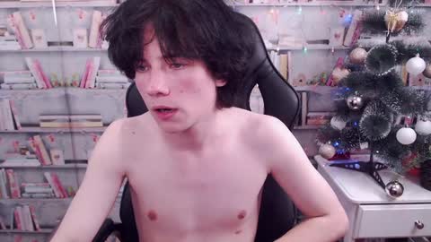 Snapshot of iwillfall_ chatting on December 20, 10:00 pm Maxim online show from December 20, 10:00 pm