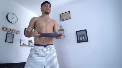 Snapshot of izaak_taylor7 chatting on March 11, 3:34 pm izaack online show from March 11, 3:34 pm