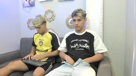 Snapshot of izaak_taylor7 chatting on January 25, 1:08 pm izaack online show from January 25, 1:08 pm