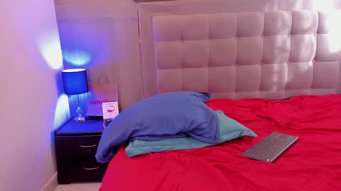 Snapshot of izaak_taylor7 chatting on January 16, 1:25 pm izaack online show from January 16, 1:25 pm