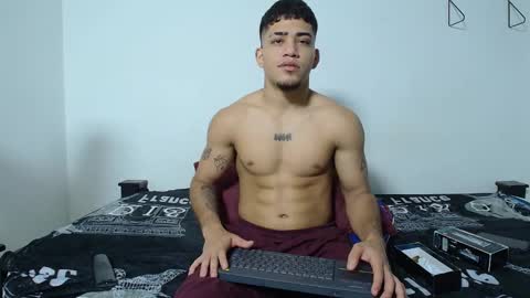 Snapshot of izaak_taylor7 chatting on September 9, 9:24 pm izaack online show from September 9, 9:24 pm