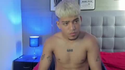 Snapshot of izaak_taylor7 chatting on January 4, 12:38 pm izaack online show from January 4, 12:38 pm